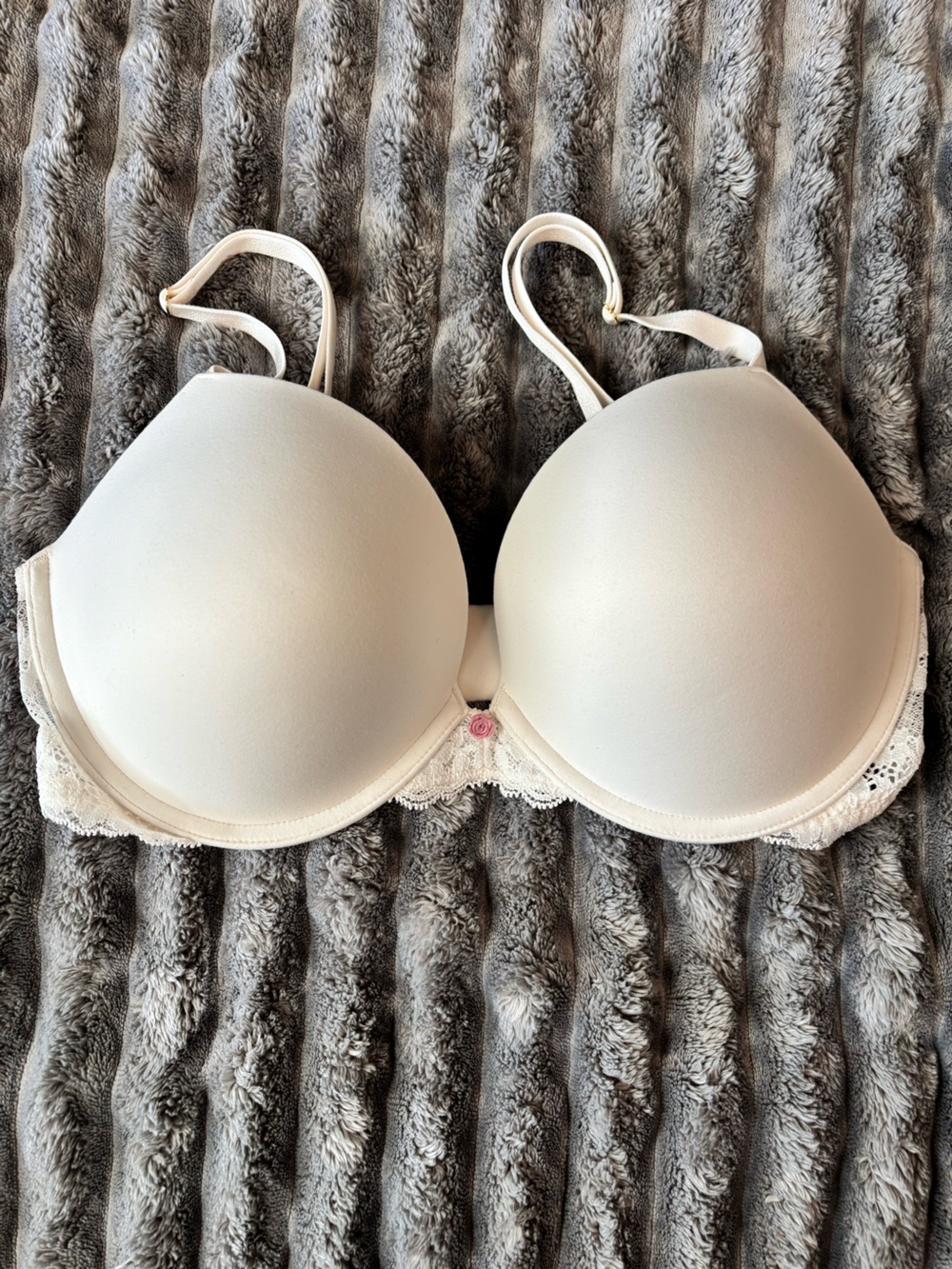 Victoria Secrete Dream Angels Push Up Bra 34DD White with lace trim pink rose